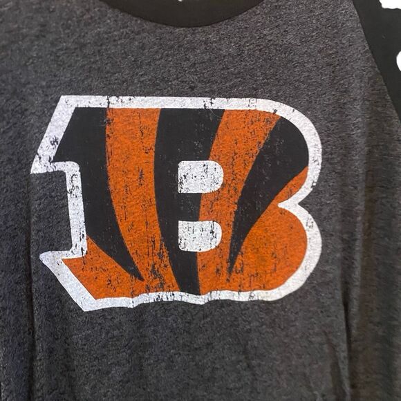 Majestic threads size 2X 3/4 sleeve Bengals Joe burrow #8 graphic tshirt - Picture 1 of 4